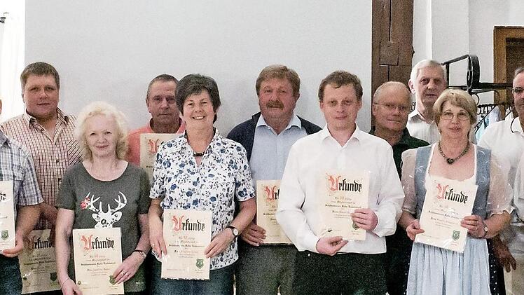 Die für ihre Treue geehrten Mitglieder der Trabelsdorfer Schützen Foto: Karin Geyer