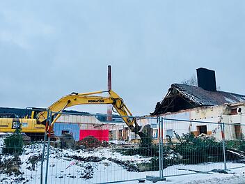 Sichtbares Zeichen des Wandels: Der Kreuzberghof in Oberwildflecken ist fast verschwunden. An dieser Stelle wird das Werksgelände der Firma Paul & Co erweitert. Foto: Sebastian Schmitt