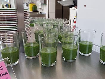 Diese grüne Überraschung war gelungen. Vom Obst-Gemüse-Mixgetränk blieb fast nichts übrig. Sabine Christofzik
