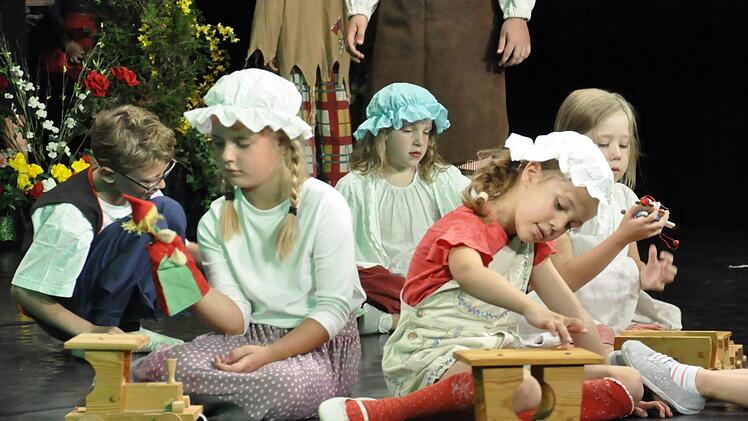 "Die Schöne und das Biest" : Aufführung des Kindermusicals des Herz Jesu Kinder- und Jugendchores und der Musikschule Bad Kissingen Foto: Peter Klopf