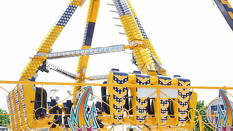 Coburg: Frühlingsfest 2022 eröffnet - Fahrgeschäfte, Atrraktionen & Co. - das wird geboten