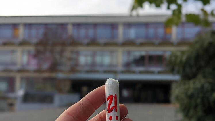 Kostenlose Tampons und Binden in den Schultoiletten? Wir haben nachgefragt.