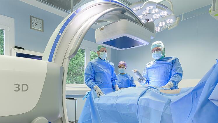 Uniklinikum Erlangen hat weltweit ersten mobilen C-Bogen CIARTIC Move