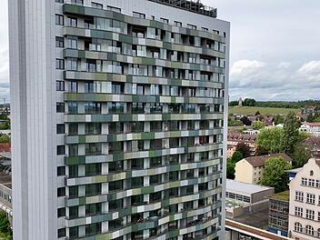 Das ehemalige Telekom-Hochhaus in Konstanz ist eines der wenigen Positiv-Beispiele f&uuml;r die Umwidmung ungenutzter B&uuml;rofl&auml;chen in Wohnraum.