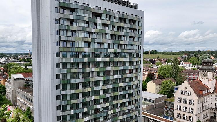 Das ehemalige Telekom-Hochhaus in Konstanz ist eines der wenigen Positiv-Beispiele f&uuml;r die Umwidmung ungenutzter B&uuml;rofl&auml;chen in Wohnraum.