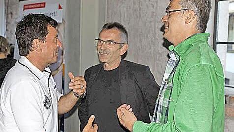 Dieter Kurth, Egon Grünbeck und Hartmut Neubauer (von links) beim Fachsimpeln