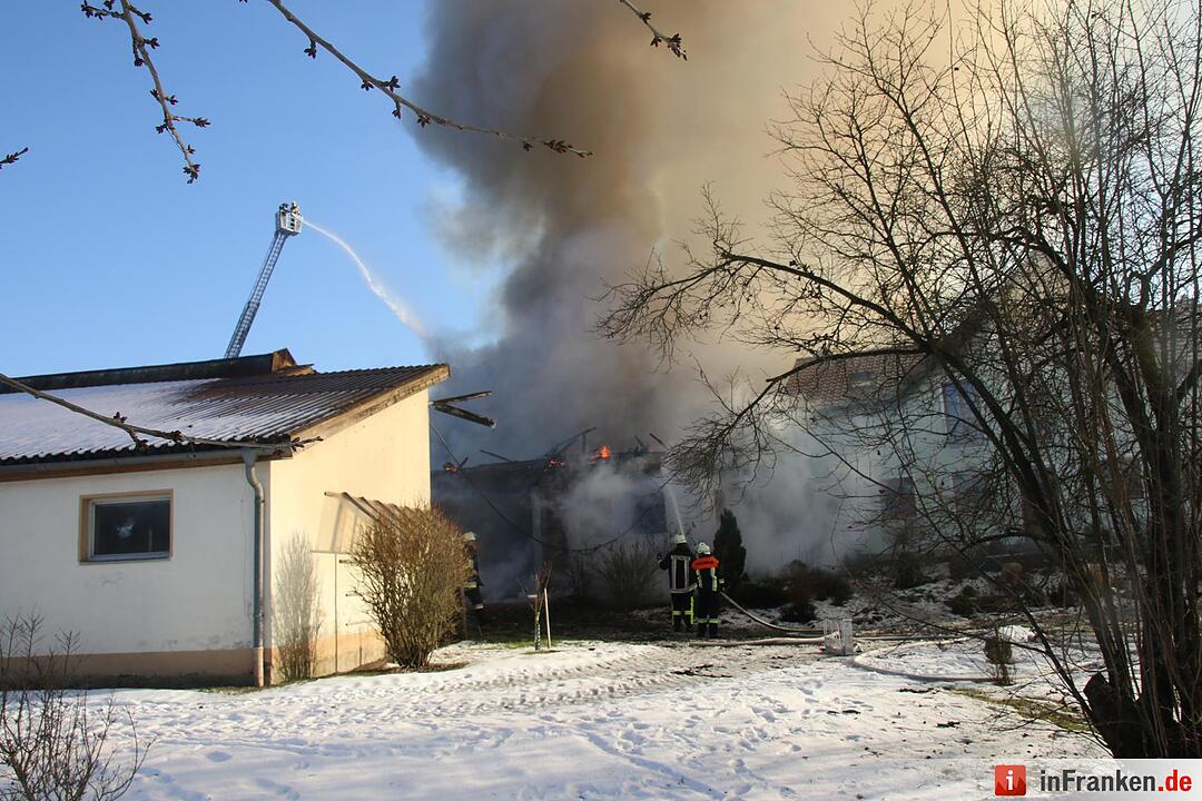 Kreis Coburg: Scheune in Grub am Forst steht in Flammen