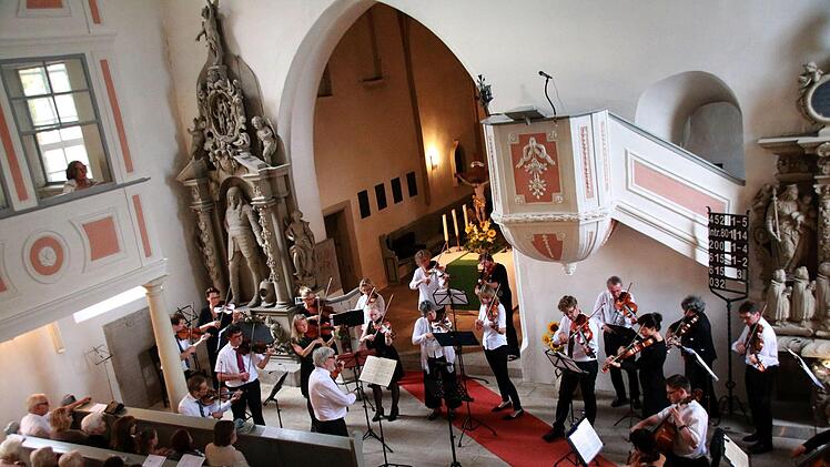 Zahlreiche Zuhörer lockte die Serenade mit dem Collegium musicum Coburg in die Schlosskirche Ahorn. Foto: Jochen Berger