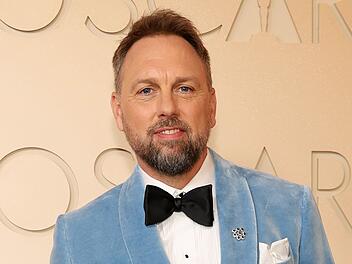 Steven G&auml;tjen hatte am roten Teppich der Oscars 2026 kaum Chancen, Stars ans Mikrofon zu bekommen.