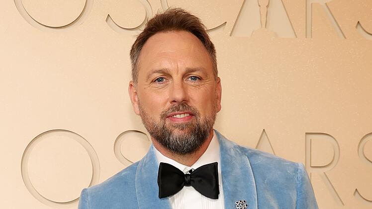 Steven G&auml;tjen hatte am roten Teppich der Oscars 2026 kaum Chancen, Stars ans Mikrofon zu bekommen.