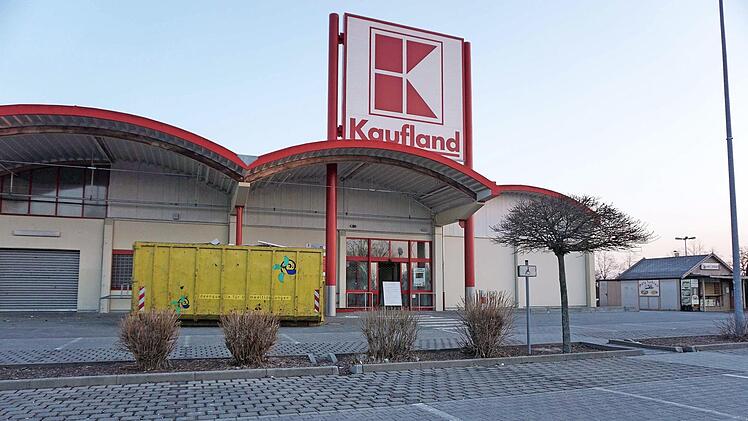 Im ehemaligen "Kaufland"-Gebäude in der Ohmstraße will "Rewe" einziehen. Foto: Richard Sänger