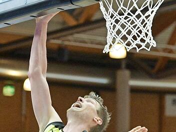 Im Hinspiel Mitte Januar in Crailsheim hielten die Bayreuther um Andreas Seiferth (Nr. 11) bei dessen 300. Bundesliga-Spiel lange mit, ehe sie mit 77:82 den Merlins mit Jamuni McNeace unterlagen. In der Oberfrankenhalle wollen die Korner-Männer den Spieß umdrehen.