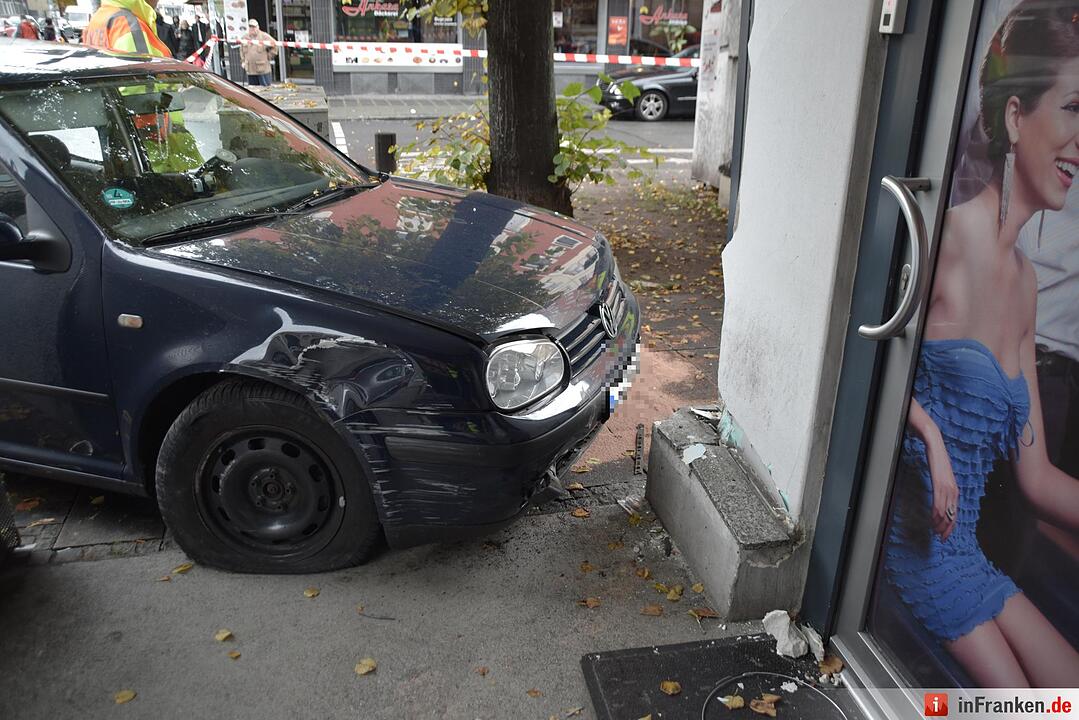 Nürnberg-Südstadt: Pkw rammt Straßenbahn
