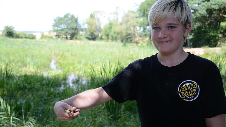 Die zwei sechsten Klassen der Mittelschule Hammelburg hatten viel Spaß, bei der Suche nach Amphibien.  Fotos: Elisabeth Assmann