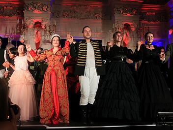 Toller Erfolg: Die Wiederaufnahme des Musicals "Albert & Victoria" in der Coburger Ehrenburg kam in insgesamt zehn Vorstellungen bestens beim Publikum an.Foto: Archiv/Jochen Berger