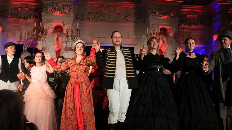 Toller Erfolg: Die Wiederaufnahme des Musicals "Albert & Victoria" in der Coburger Ehrenburg kam in insgesamt zehn Vorstellungen bestens beim Publikum an.Foto: Archiv/Jochen Berger