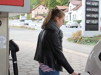 20 Mal ändert sich der Spritpreis pro Tag im Durchschnitt, Tankstellenbetreiber können keinen Einfluss nehmen. Foto: Cindy Dötschel