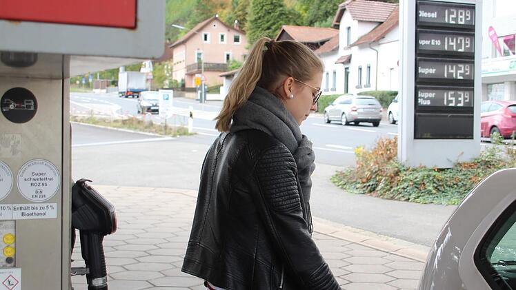 20 Mal ändert sich der Spritpreis pro Tag im Durchschnitt, Tankstellenbetreiber können keinen Einfluss nehmen. Foto: Cindy Dötschel
