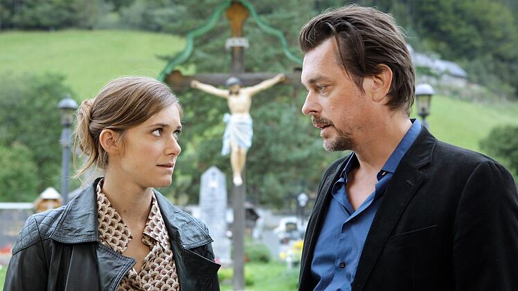 Aus dem "Heimvorteil" wird schnell eine B&uuml;rde: Sandra Mohr (Miriam Stein) und Sascha Bergmann (Hary Prinz) ermitteln in der steirischen Provinz.