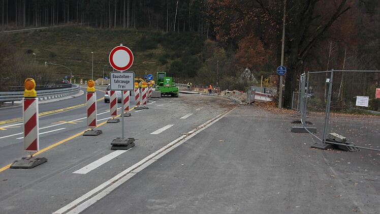 Dieser Abschnitt wird ab Montag abgefräst und neu asphaltiert. Foto: Friedwald Schedel