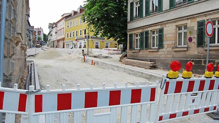 Straßensanierungen können für die Anlieger teuer werden, wenn die Gemeinde eine Straßenausbaubeitragssatzung erlassen hat. Coburg hat noch keine solche Satzung - und der Verband Wohneigentum würde sie am liebsten ganz abschaffen. Foto: Oliver Schmidt/CT-Archiv
