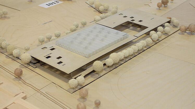 Das geplante Sport-, Gesundheits- und Begegnungszentrum am Rande des Naturschutzgebietes Exerzierplatz in der Nähe des Röthelheimbades in Erlangen soll rund 16,5 Millionen Euro kosten und Platz für 3250 Zuschauer bei den Heimspielen des HC Erlangen bieten. Eine Bürgerinitiative stellt nun kritische Fragen und befürchtet die Verschwendung von Steuergeldern. Foto: Stadt Erlangen, smü