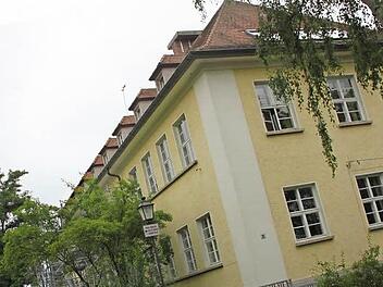 Die Würfel sind gefallen: Mit 13 zu sechs Stimmen beschloss der Gemeinderat in einer Sondersitzung eine Sanierung der Grundschule Altenkunstadt.  Foto: Stephan Stöckel