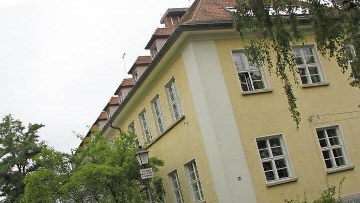 Die Würfel sind gefallen: Mit 13 zu sechs Stimmen beschloss der Gemeinderat in einer Sondersitzung eine Sanierung der Grundschule Altenkunstadt.  Foto: Stephan Stöckel
