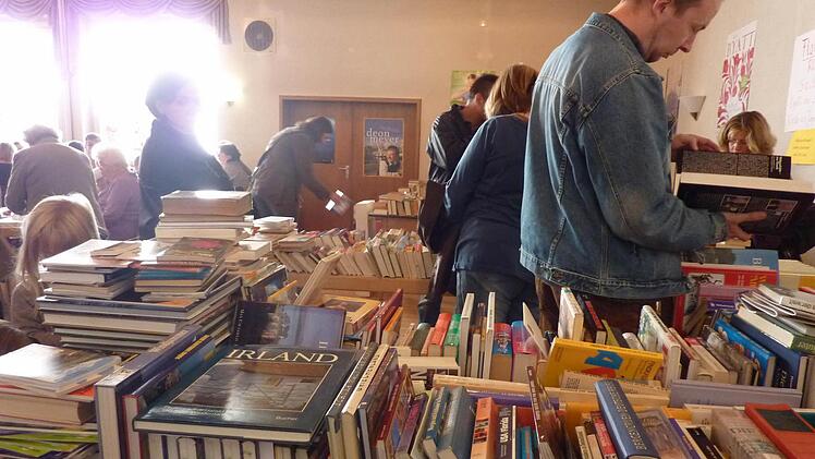 Der Gemeinderat tat sich schwer damit, für die Bücherei 1023 Euro für die Anschaffung einer arbeitserleichternden Software zu bewilligen. Der Bücherflohmarkt am Sonntag, 23. Oktober, könnte zu diesem Kauf einen wichtigen Beitrag leisten. Foto: Charlotte Wahler