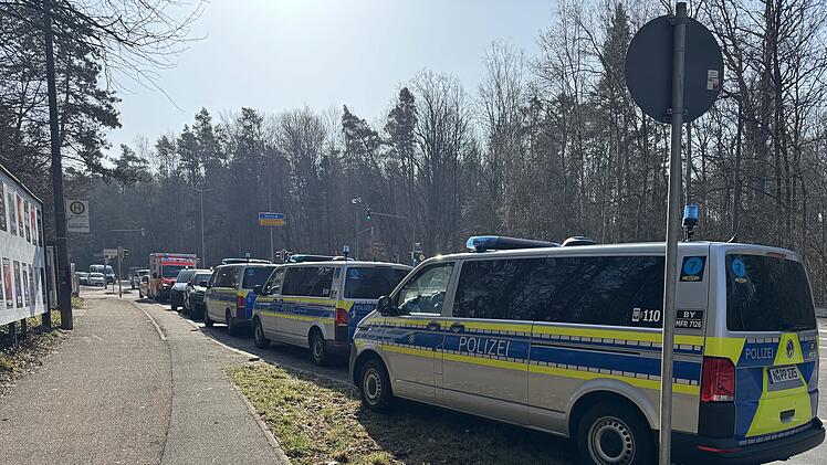 Bedrohungslage in Wohnhaus: Spezialkräfte der Polizei im Einsatz