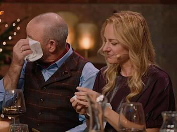 F&uuml;r Annika Ra&szlig;bach ist es das erste "Bares f&uuml;r Rares"-Weihnachtsfest. Beim R&uuml;ckblick auf ihre Anf&auml;nge als Expertin kommen auch Horst Lichter die Tr&auml;nen.