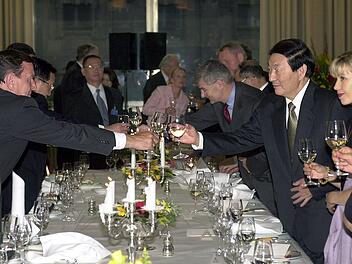 Gerhard Schr&ouml;der und Zhu Rongji