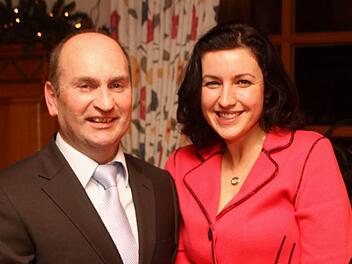 Stellvertretende CSU-Generalsekretärin und MdB Dorothee Bär (rechts) wünschte Martin Wasser zur Wahl in das Bürgermeisteramt viel Erfolg. Fotos: Günther Geiling