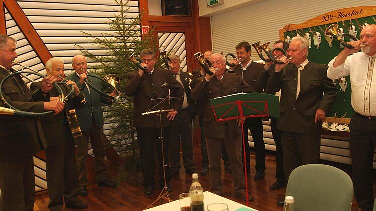 Die Hegeschau wurde von der Jagdhornbläsergruppe musikalisch umrahmt. Foto: Günther Geiling