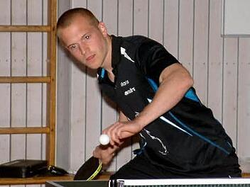 Beim 9:6-Auswärtserfolg des SV Rothenkirchen gewann der aus Steinberg stammende Marius Eber ein Einzel und das Doppel zusammen mit Oliver Reinhardt. Foto: Hans Franz