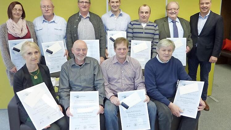 Groß war die Zahl der Jubilare, die seit 40, 35, 30 und 25 Jahren bei Ass in Stockheim beschäftigt sind. Ganz rechts Geschäftsführer Matthias Stegner Foto: Gerd Fleischmann