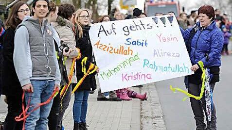 Viel Unterstützung gab es am Streckenrand für die Flüchtlinge, die für "Adelsdorf hilft" an den Start gingen.