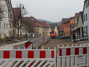 Blick auf die ruhende Baustelle in Stettfeld, in die bald wieder Leben einkehren soll.Günther Geiling