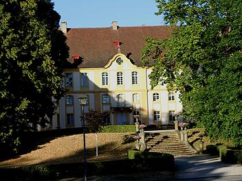 Die Geschichte des Marktes ist eng mit der Familie und dem Schloss der Rotenhans verbunden, in dem auch ein umfangreiches Archiv ist. Einige Bücher sollen nun über das "Heimatmuseum Ebern" der Öffentlichkeit zugänglich sein.  Foto: Günther Geiling