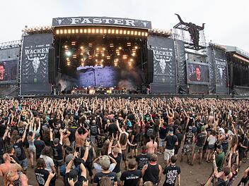 Auf dem Wacken Open Air wurden zwei Rentner gefunden, die sich aus einem Altenheim geschlichen hatten,. Symbolfoto: Daniel Reinhardt/dpa