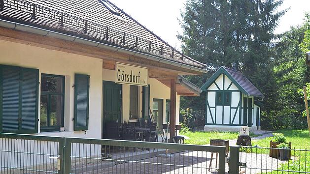 Der alte Bahnhof von Görsdorf steht auf Lautertaler Flur. Er ist heute ein Ferienhaus. Geht es nach dem Gemeinderat, soll er das auch bleiben. Die Wiederbelebung der Trasse lehnt er nämlich ab. Foto: Rainer Lutz