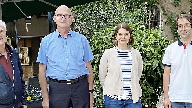 Auf dem Bild sind (von links) stellvertretender Vorsitzender Hans Bauer, 1. Vorsitzender Volkmar Pr&ouml;ssdorf, Kassenverwalterin Stefanie Mahlmeister und stellvertretender Vorsitzender Armin Hehn.