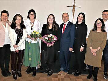 FU-Kreisvorsitzende Doris Leithner-Bisani (von links) und die stellvertretenden FU-Vorsitzenden Karin Thomas und Margret Schoberth mit der neuen Vorsitzenden der Frauen Union Marktleugast, Rebecca Turbanisch. Rechts daneben Bürgermeister Franz Uom...