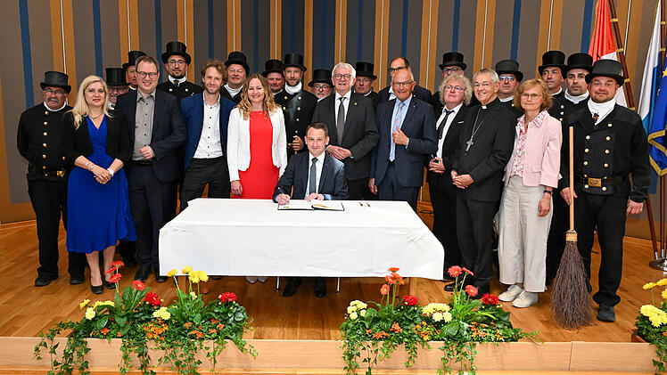 Neuer Bamberger Landrat Johannes Maciejonczyk legt Amtseid ab