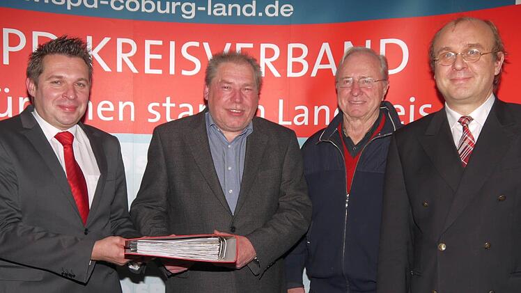Nach der Neuwahl (von links): Carsten Höllein, Thomas Rausch, Ehrenvorsitzender Heinz Köhler und Ralf Pohl.