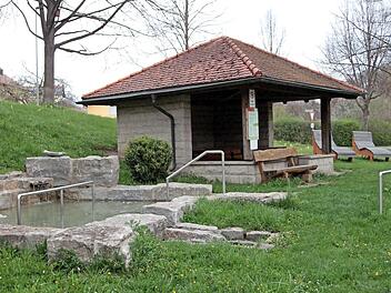 Der Obst- und Gartenbauverein Neubrunn, der die Kneippanlage in Neubrunn betreut, hatte Erfolg mit seinem Antrag, am Kneippbecken Outdoorfitnessgeräte aufzustellen.