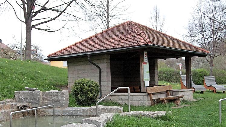 Der Obst- und Gartenbauverein Neubrunn, der die Kneippanlage in Neubrunn betreut, hatte Erfolg mit seinem Antrag, am Kneippbecken Outdoorfitnessgeräte aufzustellen.