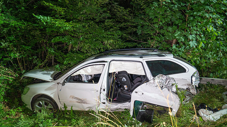 Riskantes &Uuml;berholman&ouml;ver: Zusammensto&szlig; zweier Autos auf B505