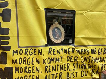 Golden Shop mit neuer Fassade