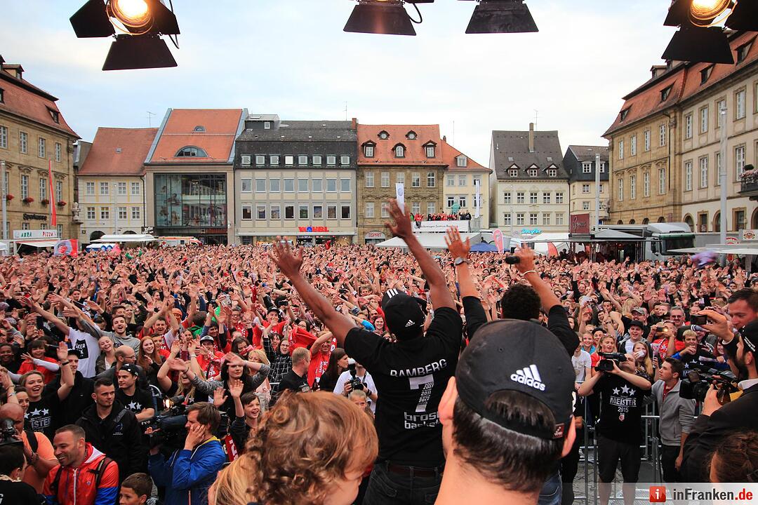 Meister-Party am Maxplatz